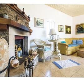 4 bedroom villa with pool in Maslinica, sleeps 8